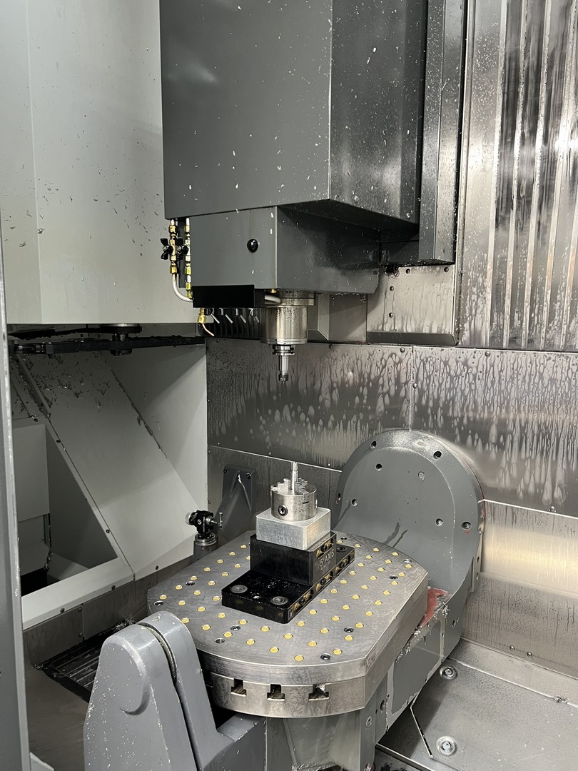 Used Haas Umc Ss Cnc Vertical Machining Center