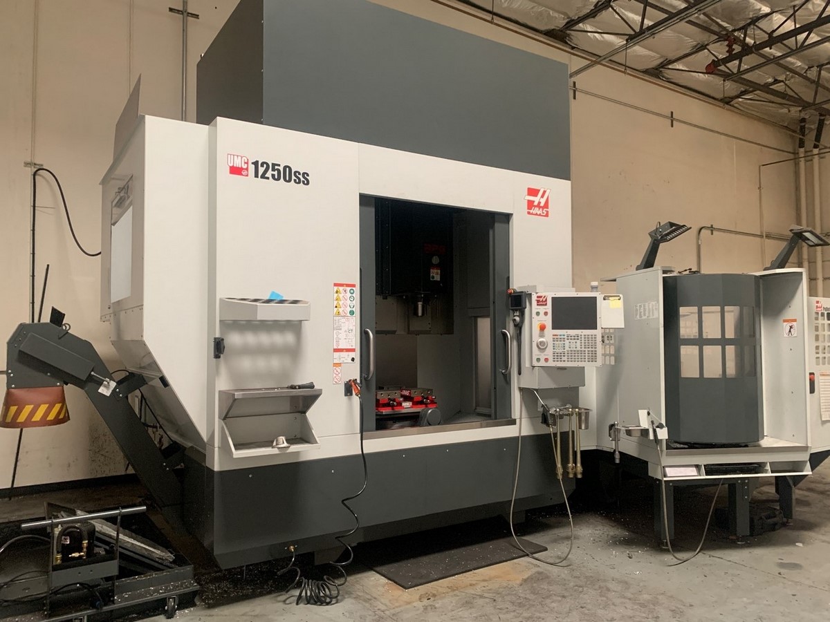 Used Haas Umc Ss Cnc Vertical Machining Center